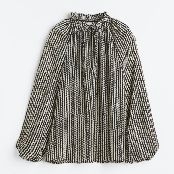 H&M Ruffle Trimmed Crepe Blouse - Picture 2 of 4